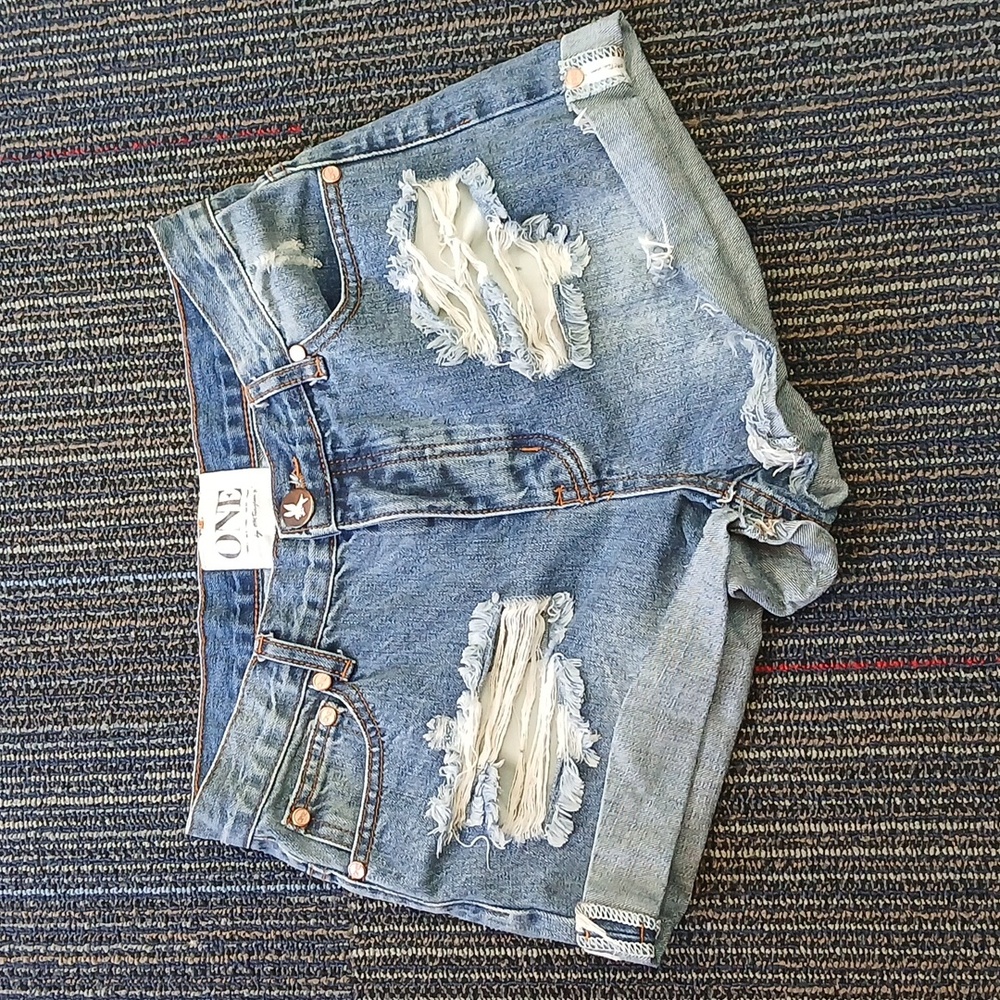 One Teaspoon Distressed DenimShorts Size 27